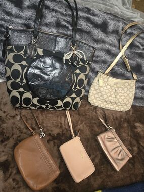 Vintage Coach Handbag & Wristlet Bundle - 5 Pieces (Tote, Crossbody, Wristlets)